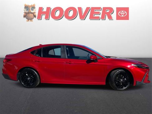 Used 2025 Toyota Camry SE w/ Convenience Package image 2