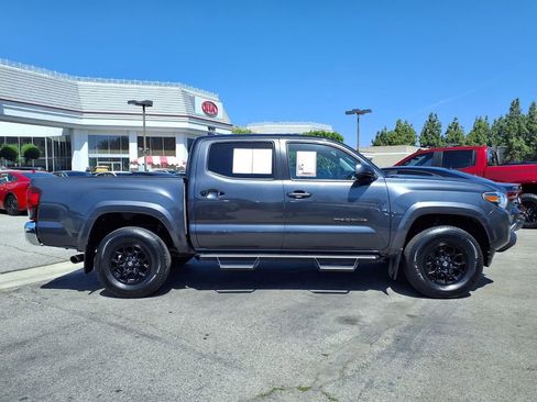 Used 2022 Toyota Tacoma SR5 RWD image 5