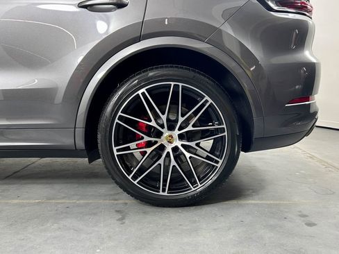 Certified 2024 Porsche Cayenne S AWD/4WD image 11