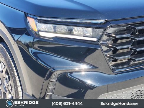 Used 2025 Honda Pilot TrailSport image 5