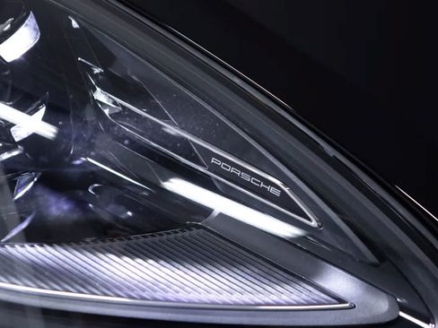 Certified 2026 Porsche Macan AWD/4WD image 16