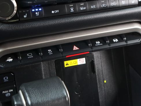 Used 2023 Toyota Tundra Limited AWD/4WD image 33