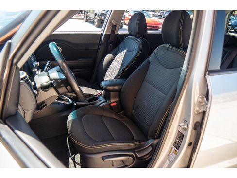 Used 2015 Kia Soul + FWD image 10