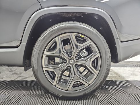 Used 2025 Rivian R1T Adventure image 10