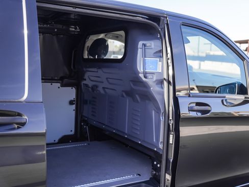 Used 2022 Mercedes-Benz Metris image 11