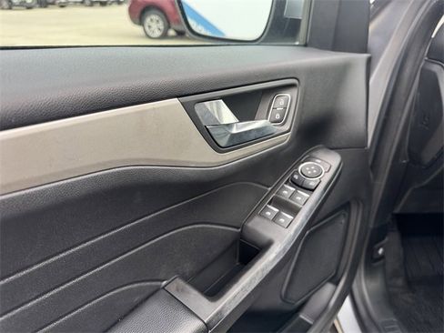 Used 2021 Ford Escape SEL image 18