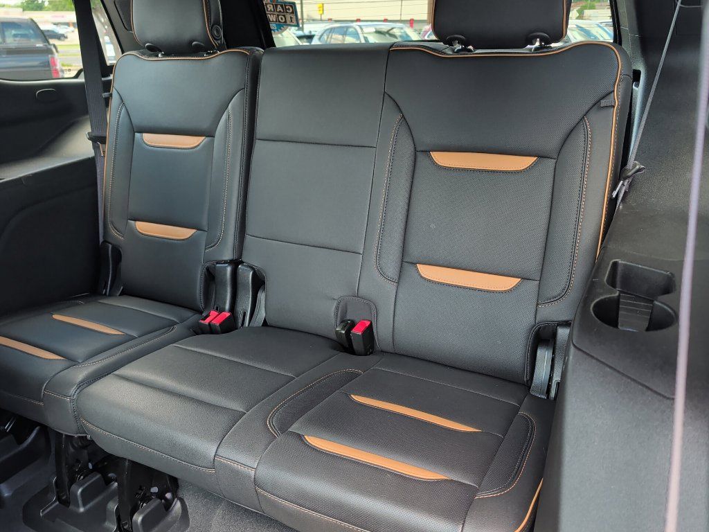 Used 2023 GMC Yukon AT4 w/ AT4 Premium Package AWD/4WD image 16