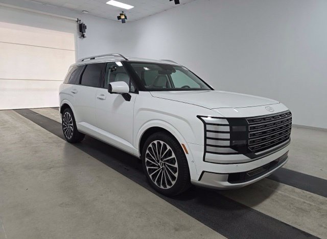 Used 2026 Hyundai Palisade Calligraphy FWD image 3