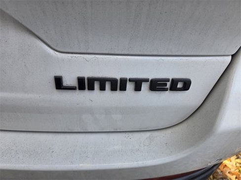 Certified 2024 Jeep Grand Cherokee Limited w/ Luxury Tech Group II image 6