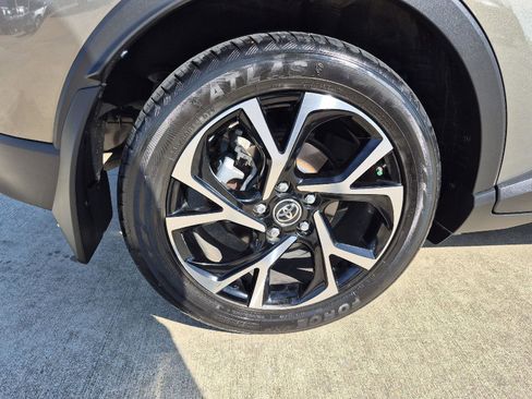 Used 2021 Toyota C-HR XLE image 9