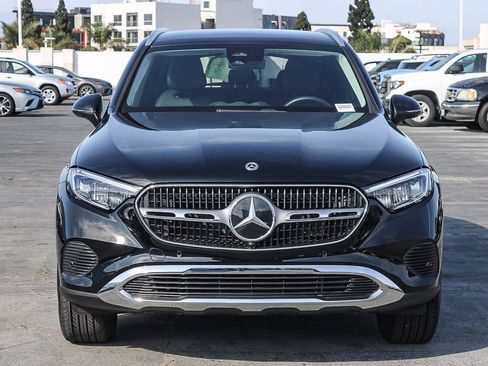 Used 2025 Mercedes-Benz GLC 350e 4MATIC image 2