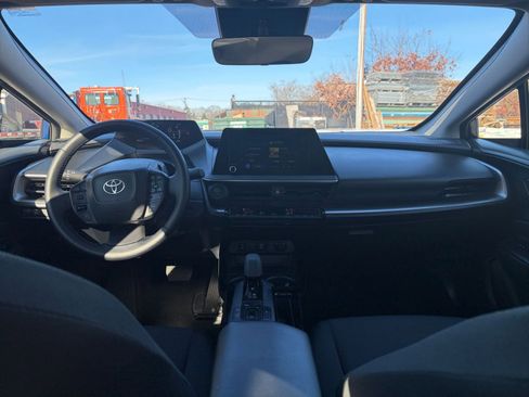 Used 2025 Toyota Prius LE image 31