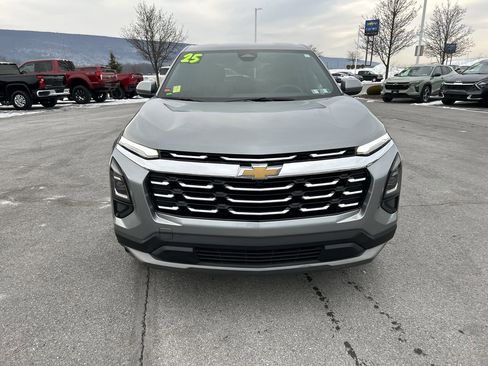 Used 2025 Chevrolet Equinox LT image 2