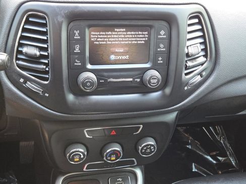 Used 2018 Jeep Compass Latitude AWD/4WD image 24