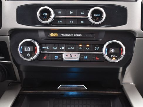 Used 2022 Ford F250 Lariat w/ Black Appearance Package image 38