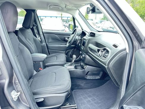 Used 2018 Jeep Renegade Altitude AWD/4WD image 16
