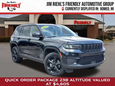 Used 2023 Jeep Grand Cherokee Altitude AWD/4WD image 1
