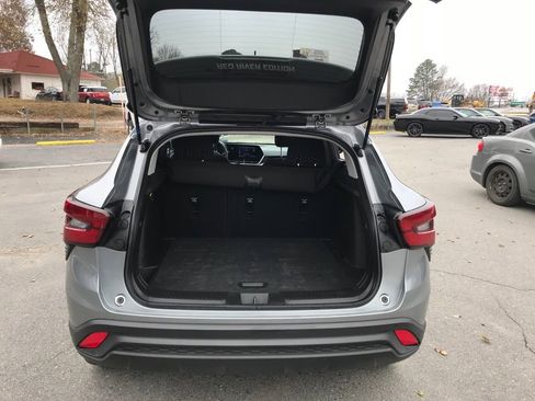 Used 2025 Chevrolet Trax LS w/ Driver Confidence Package image 4