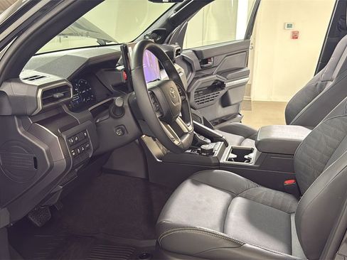 Certified 2025 Toyota 4Runner TRD Off-Road Premium image 12