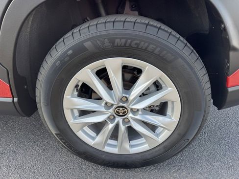 Certified 2024 Toyota Corolla Cross LE image 11