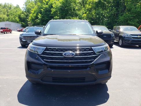 Used 2023 Ford Explorer XLT AWD/4WD image 2