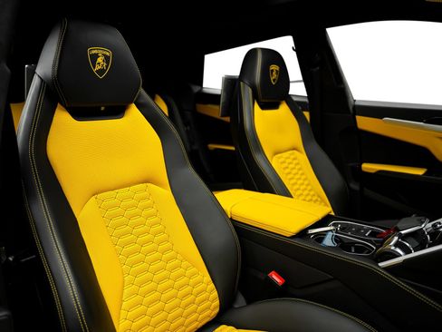 Used 2019 Lamborghini Urus AWD/4WD image 32