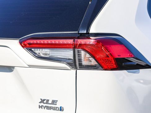 Used 2022 Toyota RAV4 XLE Premium AWD/4WD image 25