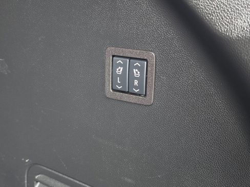 Used 2024 Buick Enclave Premium image 10