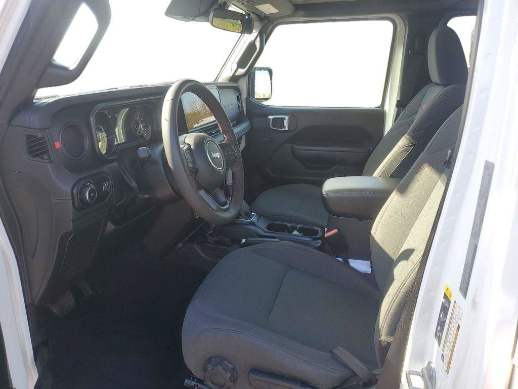 Used 2025 Jeep Wrangler Unlimited Rubicon AWD/4WD image 8
