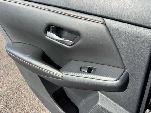 Used 2025 Nissan Sentra SR FWD image 11
