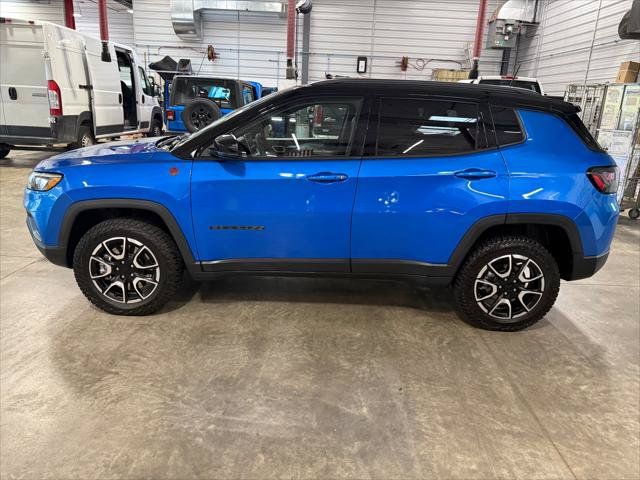 Certified 2024 Jeep Compass Trailhawk w/ Trailhawk Elite Group AWD/4WD image 28