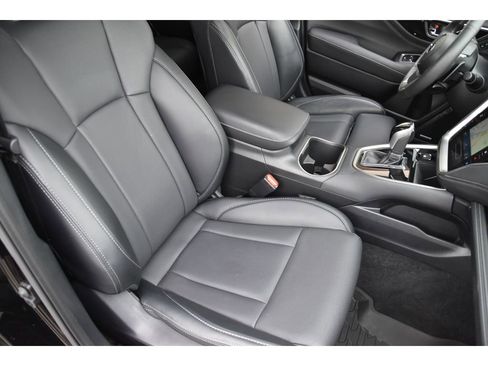 Used 2025 Subaru Outback Limited image 32