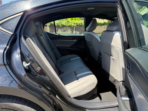 Used 2025 Toyota Camry SE FWD image 27