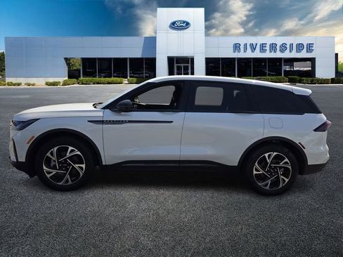 Used 2024 Lincoln Nautilus Premier w/ Equipment Group 102A image 4