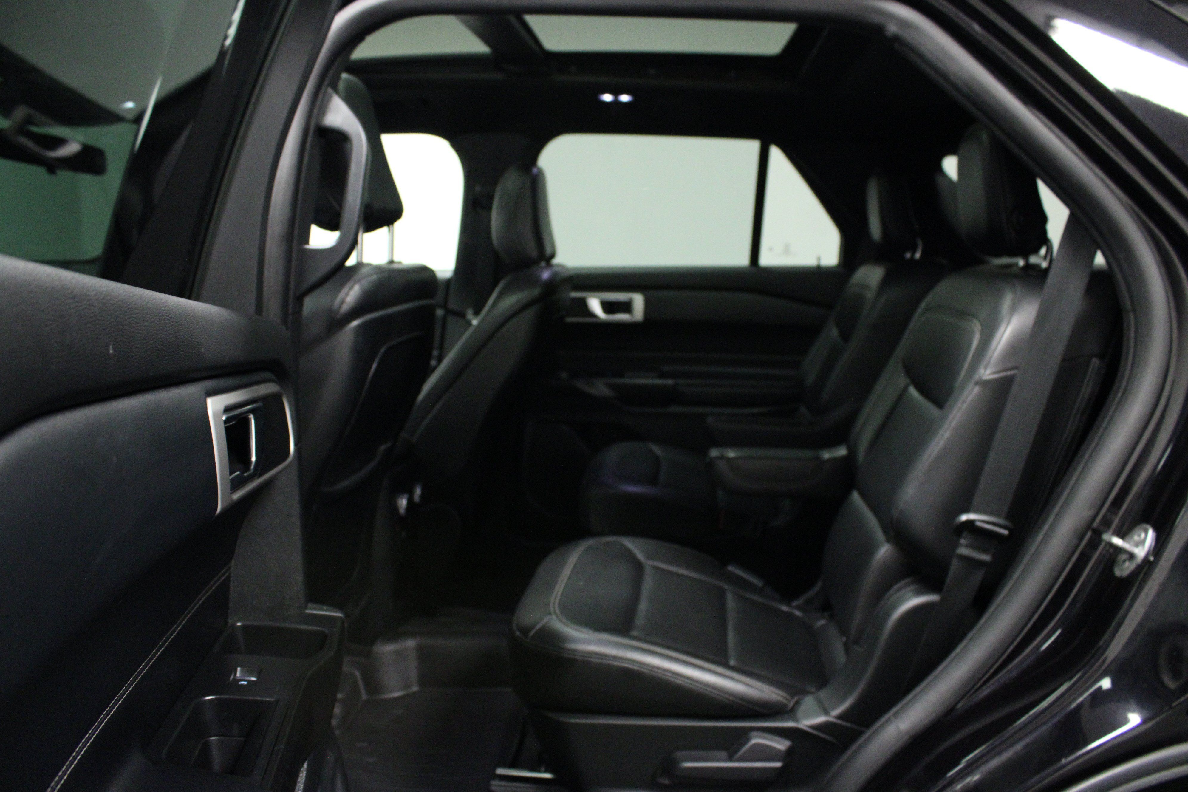 Used 2020 Ford Explorer XLT w/ Equipment Group 202A AWD/4WD image 13