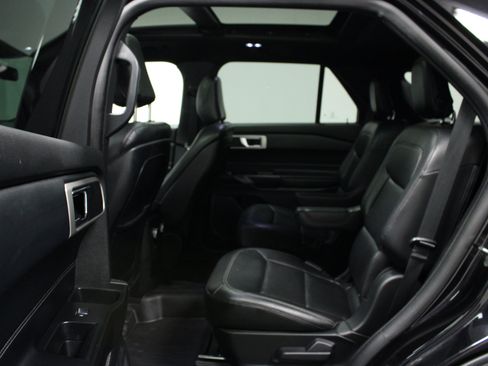 Used 2020 Ford Explorer XLT w/ Equipment Group 202A AWD/4WD image 13
