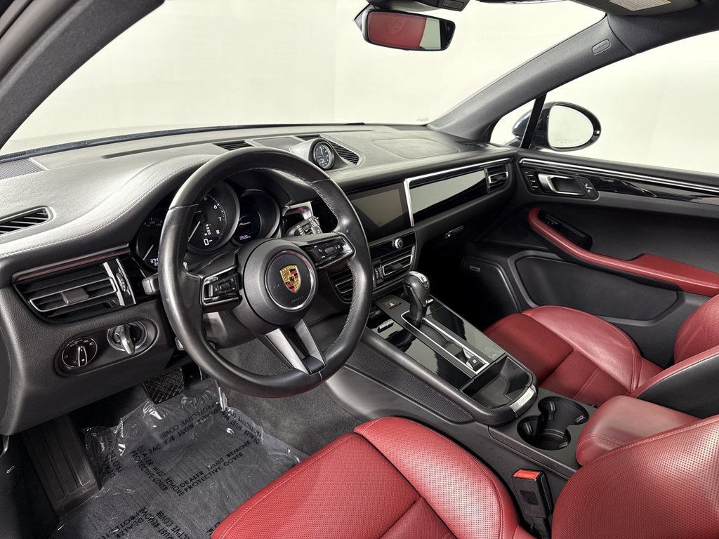 Certified 2023 Porsche Macan AWD/4WD image 4