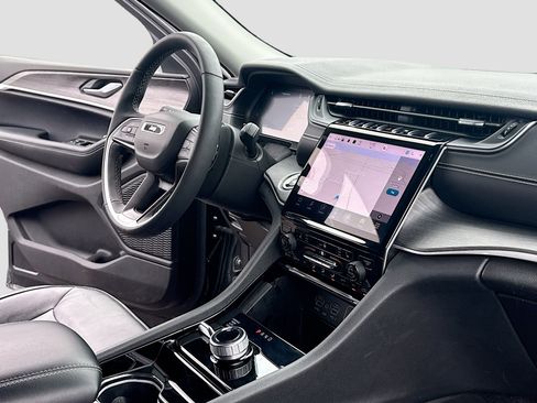 Used 2023 Jeep Grand Cherokee L Limited image 5