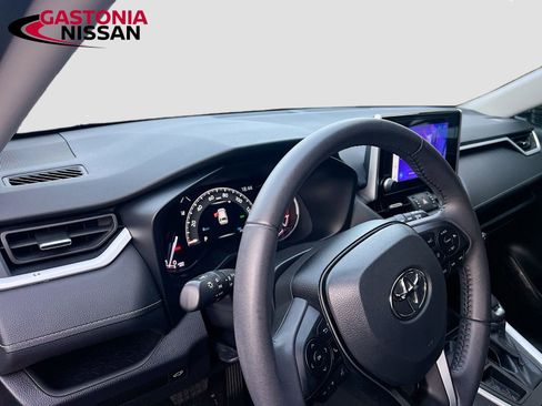 Used 2023 Toyota RAV4 XLE Premium image 11