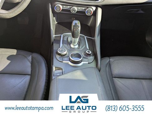 Used 2017 Alfa Romeo Giulia AWD image 17