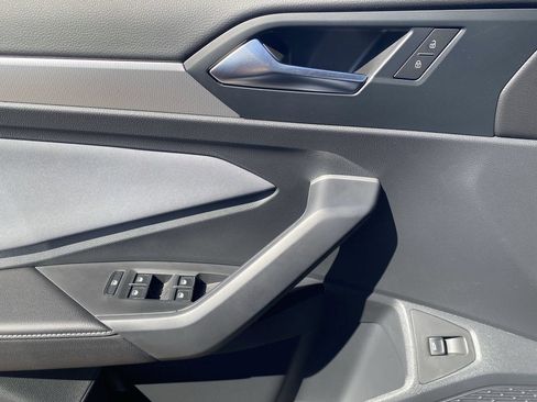 New 2026 Volkswagen Jetta SE FWD image 17