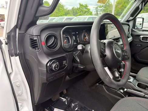 Used 2024 Jeep Gladiator Rubicon w/ Convenience Group AWD/4WD image 20
