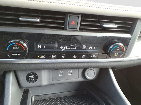 Certified 2025 Nissan Rogue SV image 21