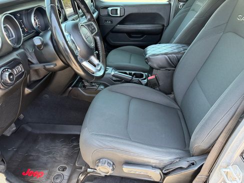 Used 2021 Jeep Wrangler Unlimited Sahara AWD/4WD image 15