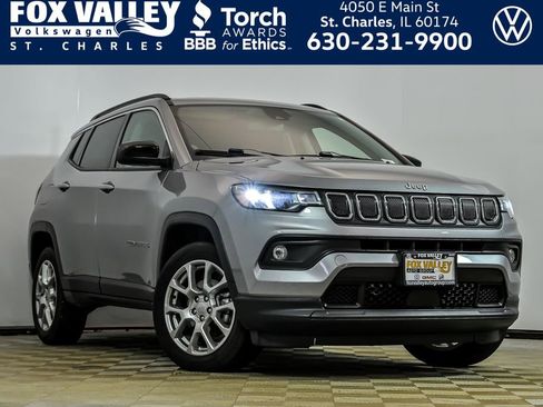 Used 2022 Jeep Compass Latitude w/ Sun and Sound Group AWD/4WD image 1