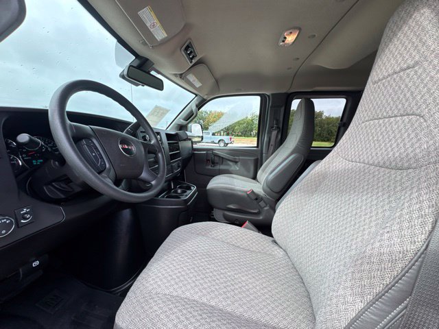 Used 2026 GMC Savana 3500 LT w/ LT Preferred Equipment Group RWD image 2
