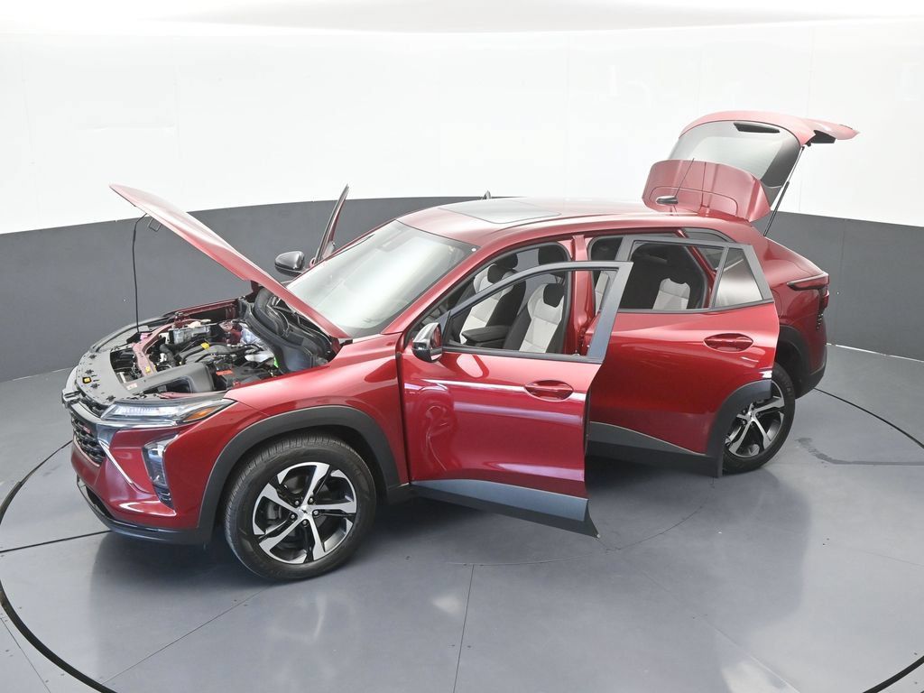 Used 2025 Chevrolet Trax RS w/ Sunroof Package FWD image 63