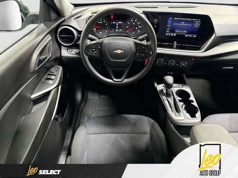 Used 2024 Chevrolet Trax LS w/ LS Convenience Package FWD image 24