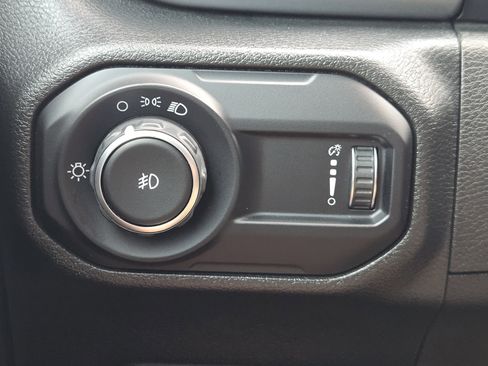 Used 2023 Jeep Wrangler Unlimited Sport AWD/4WD image 24