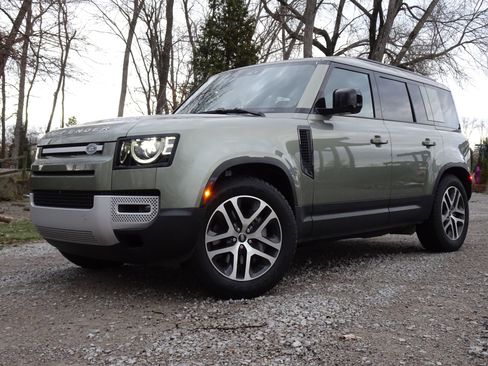 New 2025 Land Rover Defender 110 S image 1